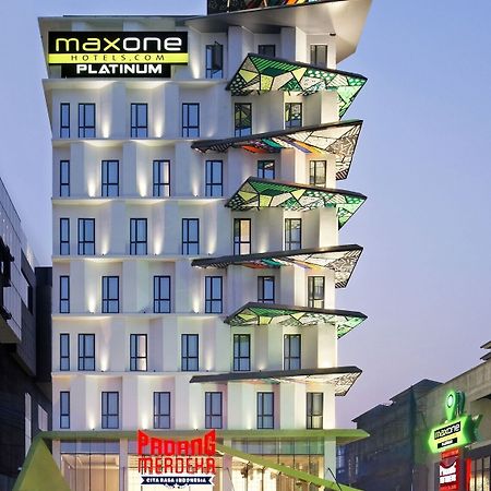 Готель Maxone Platinum Hayam Wuruk Джакарта Екстер'єр фото